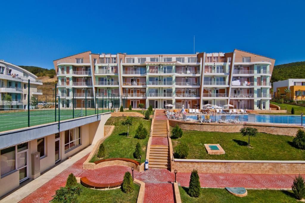 Small One-Bedroom Apartment with Direct Access to the Swimming Pool – A Cozy Property in a Complex with Extensive Facilities near Sunny Beach