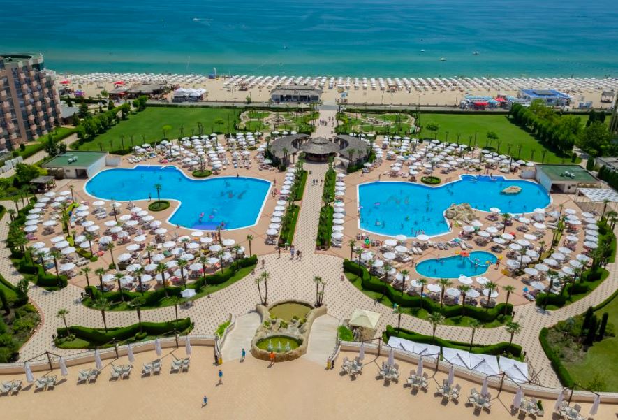 Luxury Seaside Apartment with Panoramic View in a Prestigious Complex in Sunny Beach