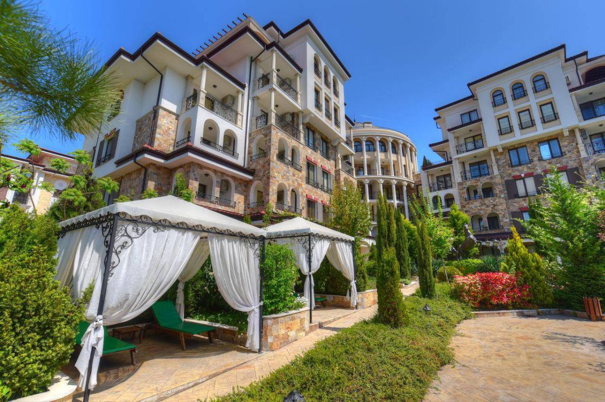 Unique duplex apartment in a premium-class complex in the town of Nessebar