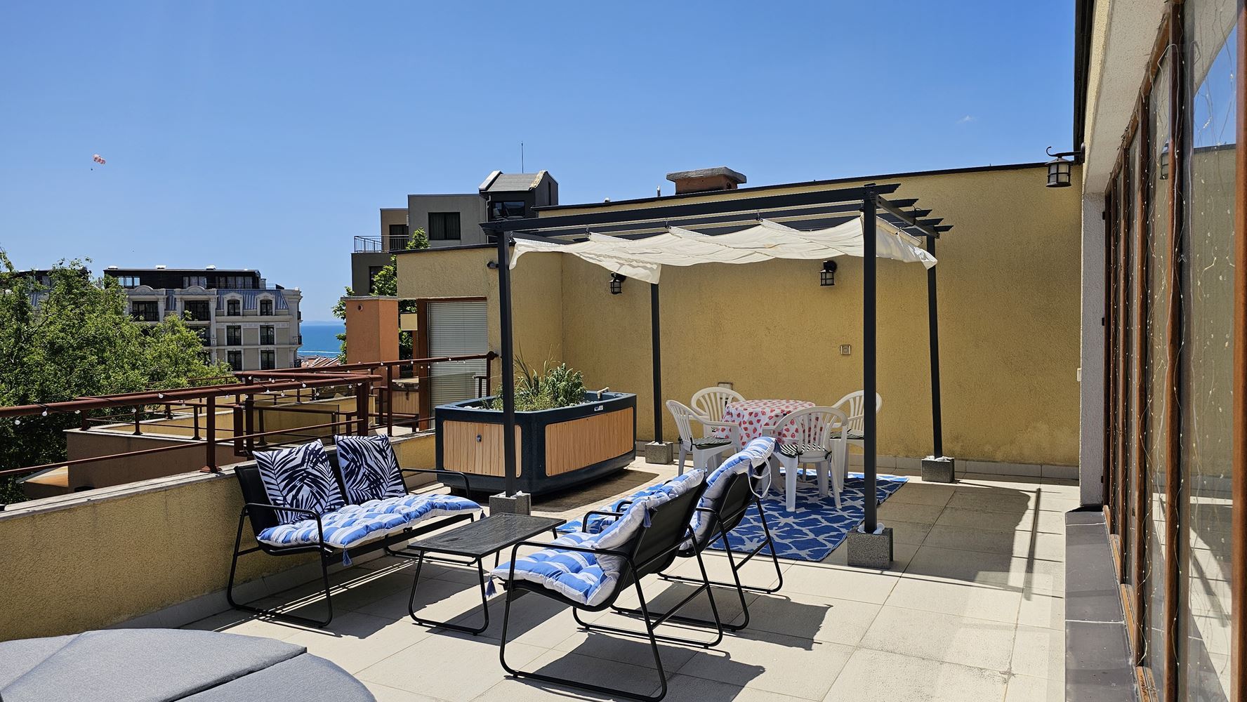 Two-Level Apartment with a Large Panoramic Terrace in a Prestigious Complex in Sveti Vlas