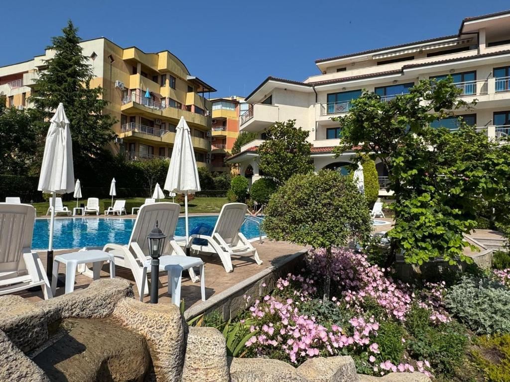 One-bedroom apartment in a modern complex with amenities in Ravda