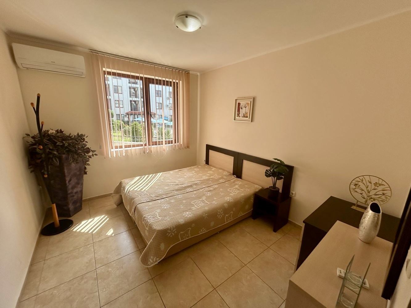 Spacious three-room apartment with pool view and excellent amenities in Nessebar