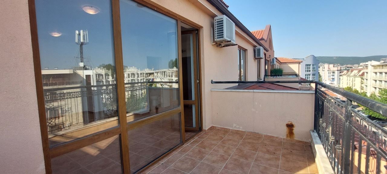 Bright Studio on the Top Floor in Sunny Beach – Freedom to Create Your Ideal Seaside Home