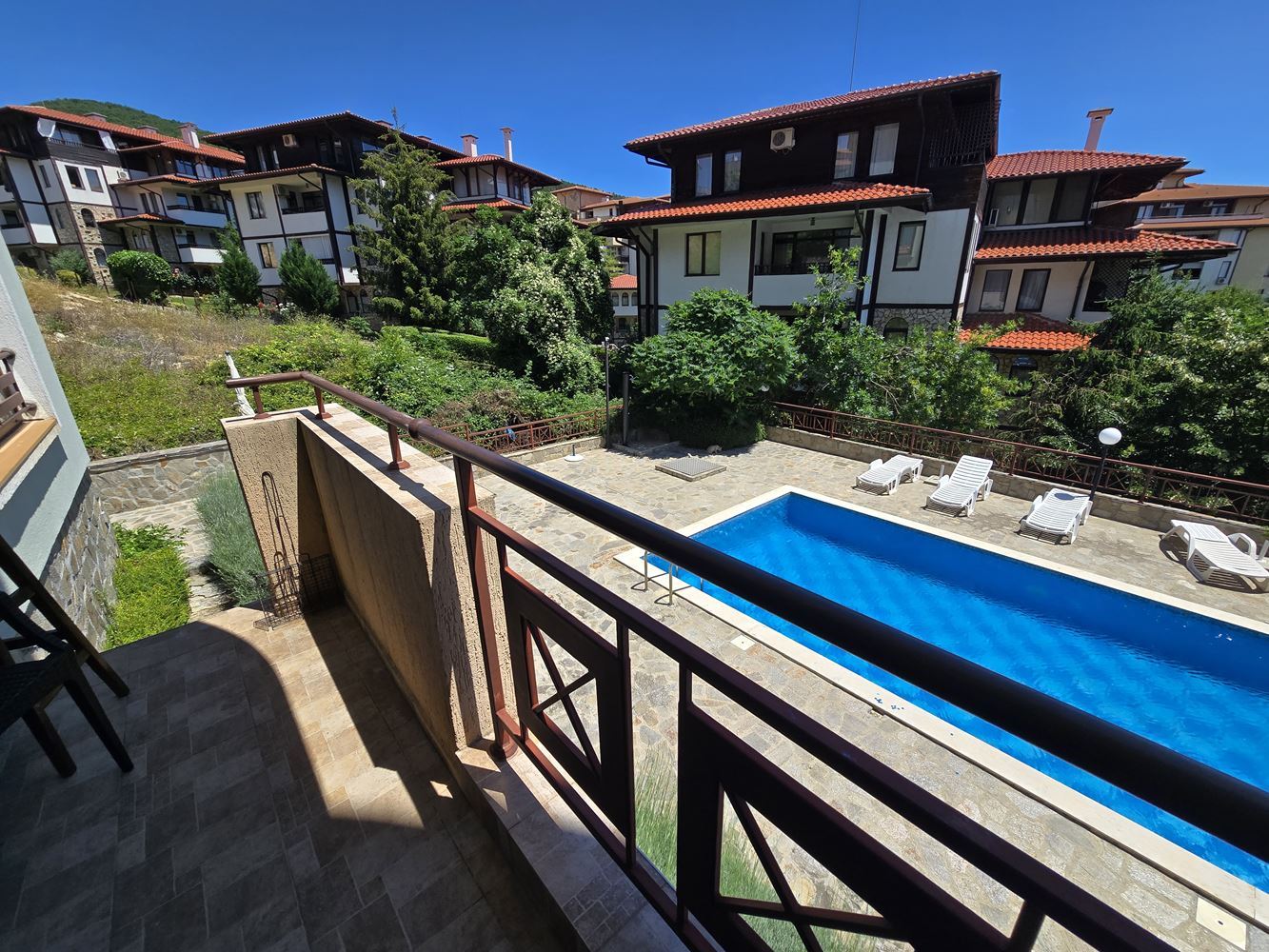 One-bedroom apartment in Sveti Vlas with direct access to the swimming pool – a quiet place for living and relaxation