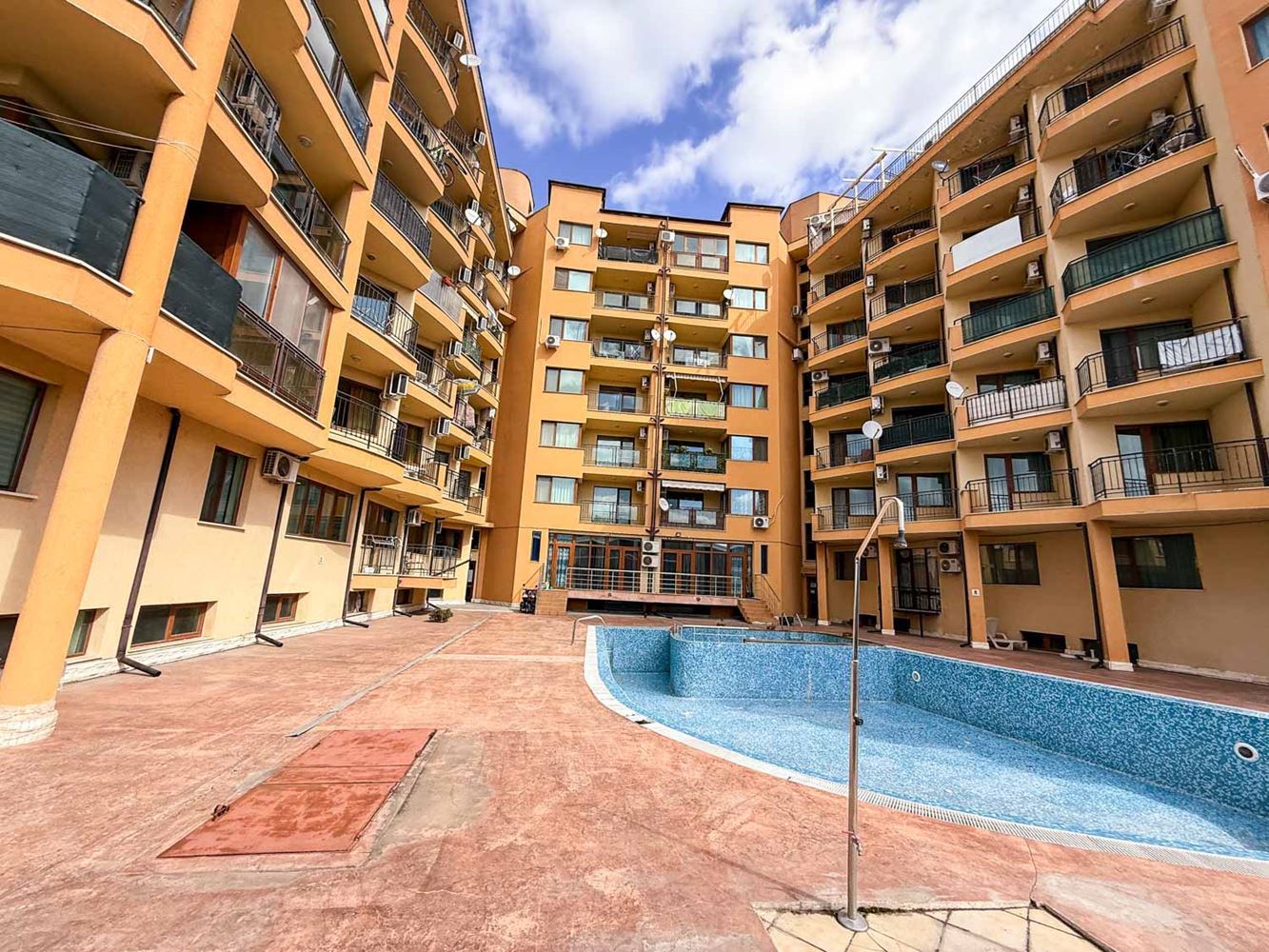 Sunny Beach: Cozy One-Bedroom Apartment with Low Maintenance Fee