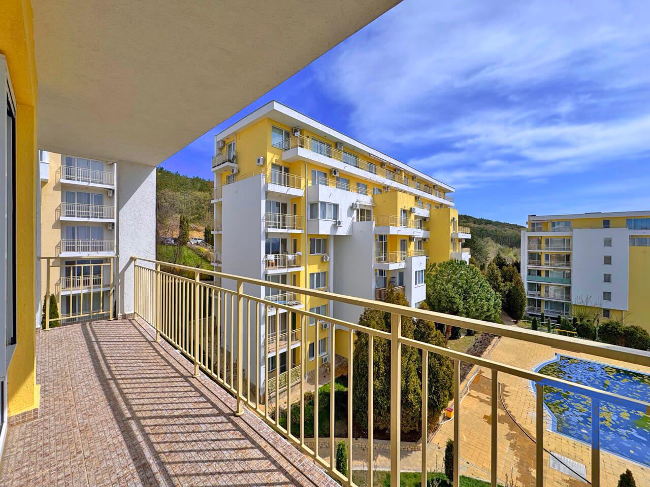 One-bedroom apartment with sea panorama and pool view in a prestigious complex in Sveti Vlas