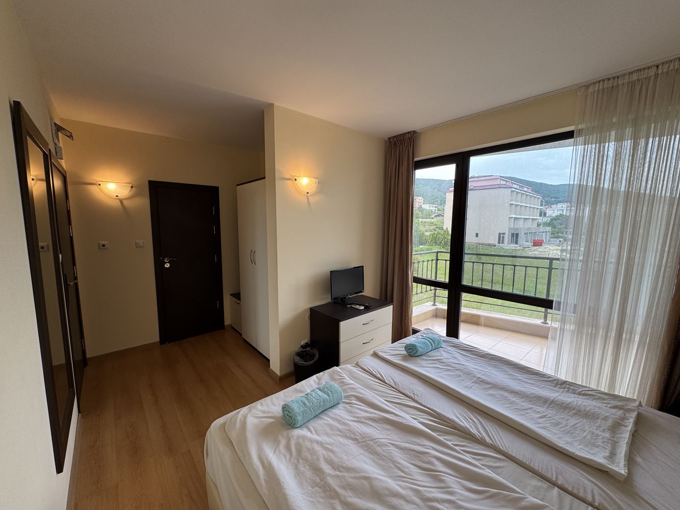 Compact studio with panoramic mountain view in Sveti Vlas – comfort, nature, and excellent infrastructure