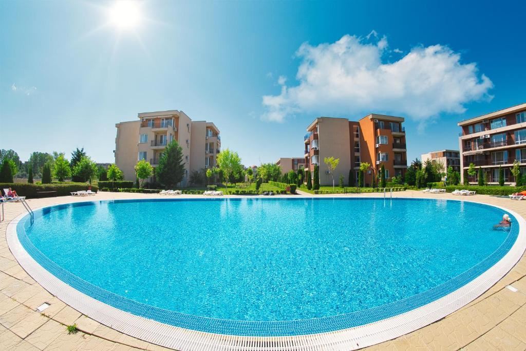 Furnished studio in Sunny Beach with swimming pool, tennis court and green garden