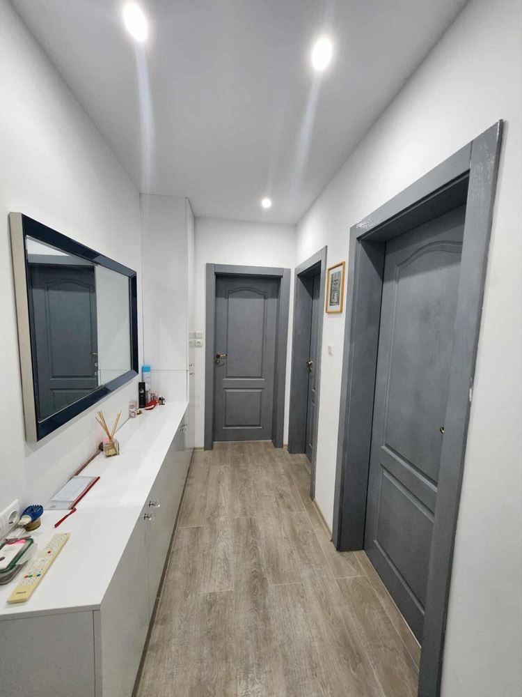 Two-bedroom apartment with pool view in Sveti Vlas – comfort, style and excellent location