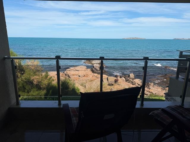 Spacious Apartment with 2 Bedrooms on the First Sea Line with Frontal Panoramic Sea View