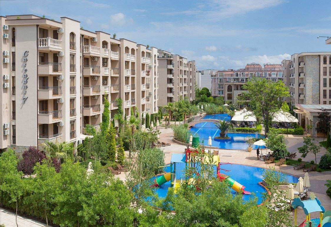 Perfect One-Bedroom Apartment with Direct Access to a Garden in a Luxury Complex with Excellent Amenities