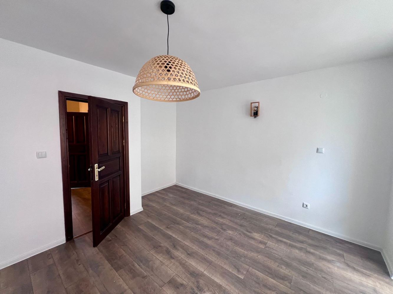 First-line sea property in Ravda – two-bedroom maisonette with sea view and private parking space