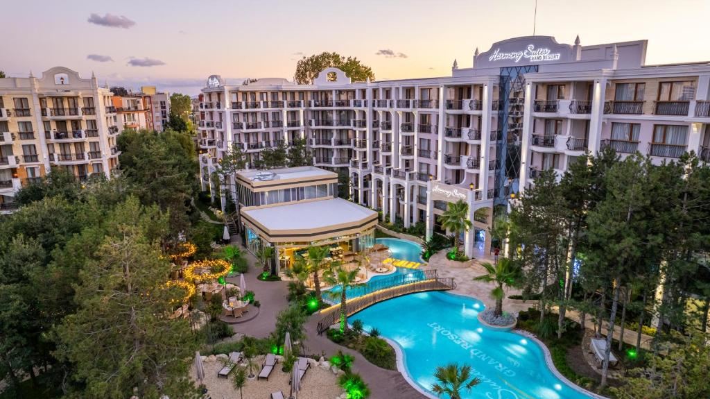 One-Bedroom Apartment with a View of the Park and Swimming Pool in a Prestigious Complex in Sunny Beach
