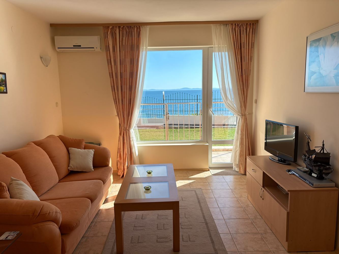 First Line in Sveti Vlas – Spacious One-Bedroom Apartment with Sea View