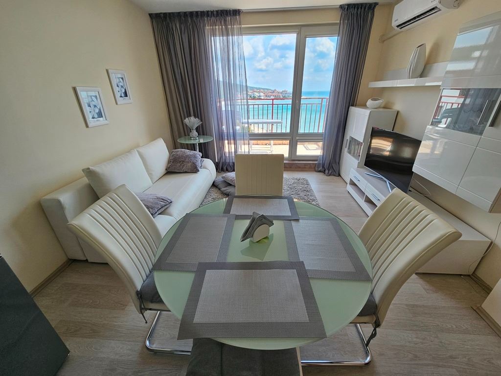 Luxury panoramic apartment on the first line of the sea with two bedrooms and an enormous terrace