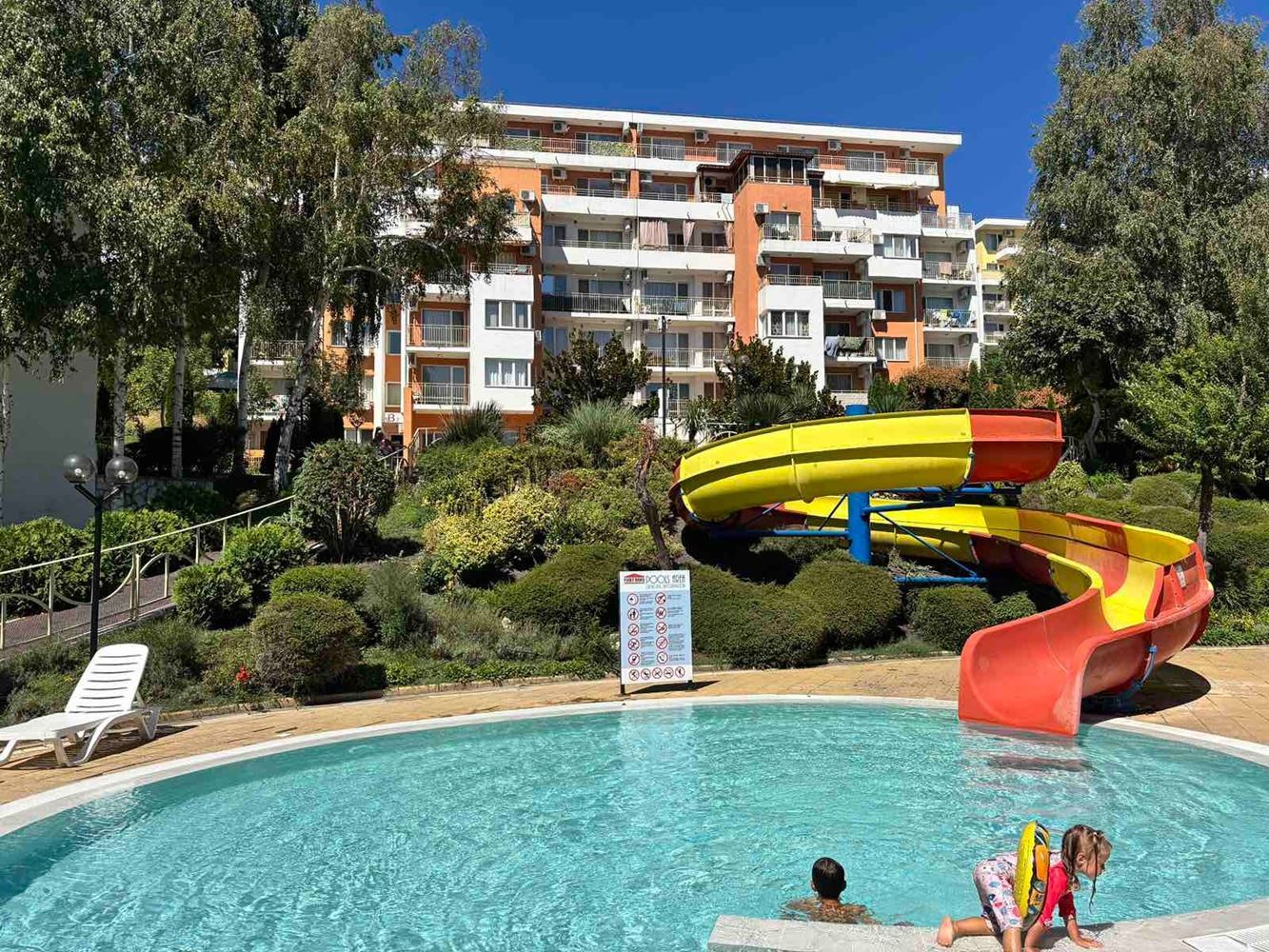 Apartment with a Beautiful Pool View in Sveti Vlas – Your Place for a Seaside Holiday
