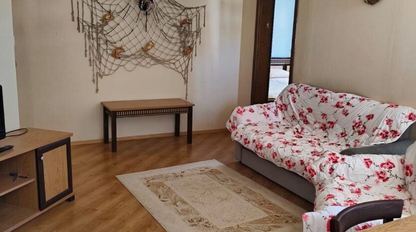 One-bedroom apartment on the first line in Elenite with sea panorama and excellent investment potential