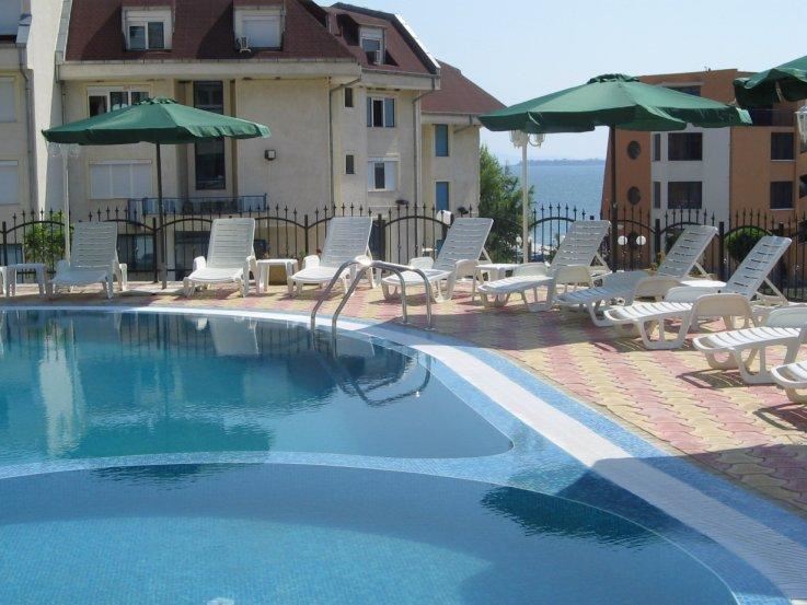 Spacious One-Bedroom Apartment with Sea View Just One Minute from the Beach in Sveti Vlas