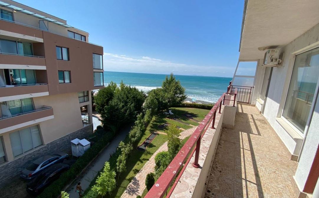 Two-bedroom apartment with sea view on the first line in Elenite – comfort, nature, and tranquility