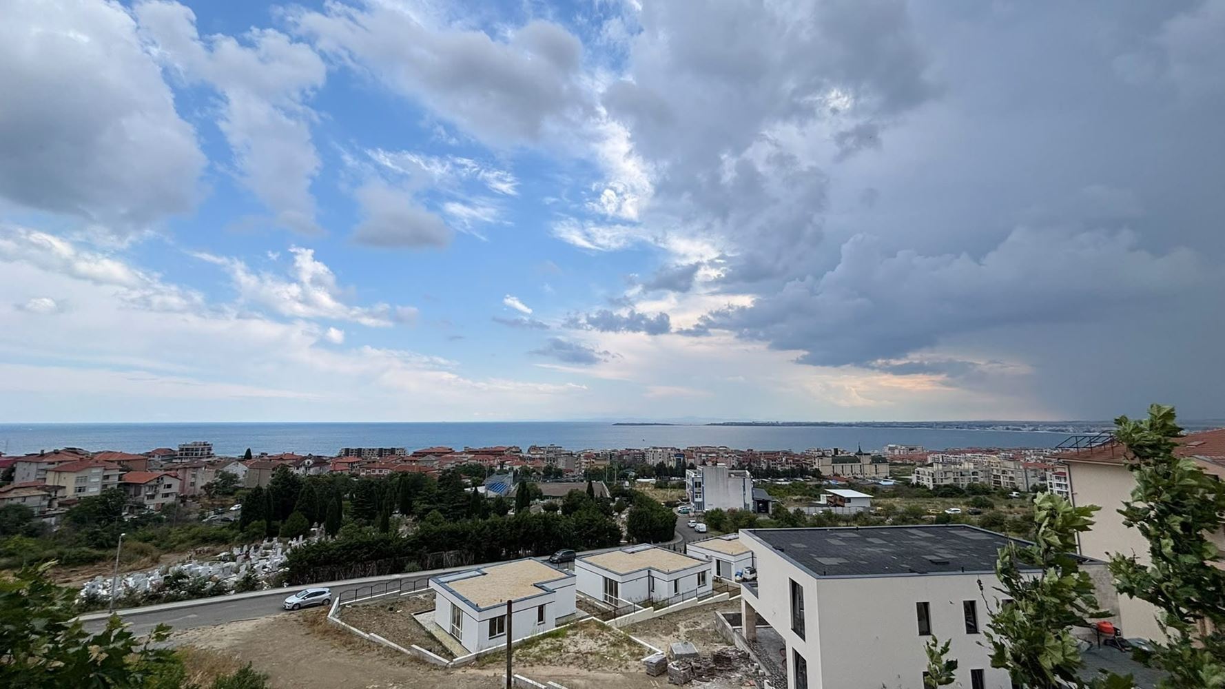 One-bedroom apartment with sea view in Sveti Vlas – no maintenance fee, with parking, ready to move in