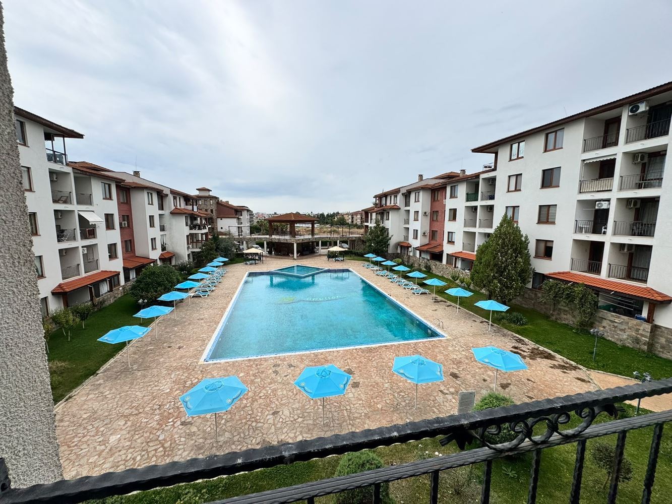 One-Bedroom Apartment with Pool View in Nessebar – Comfort, Sea and Excellent Conditions for Holidays and Investment