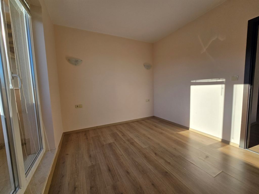 New One-Bedroom Apartment in Pomorie – Renovated, Ready for Furnishing, with a Spacious Balcony and Barbecue