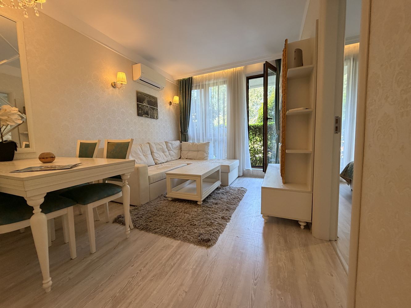 One-Bedroom Apartment with a View of the Park and Swimming Pool in a Prestigious Complex in Sunny Beach