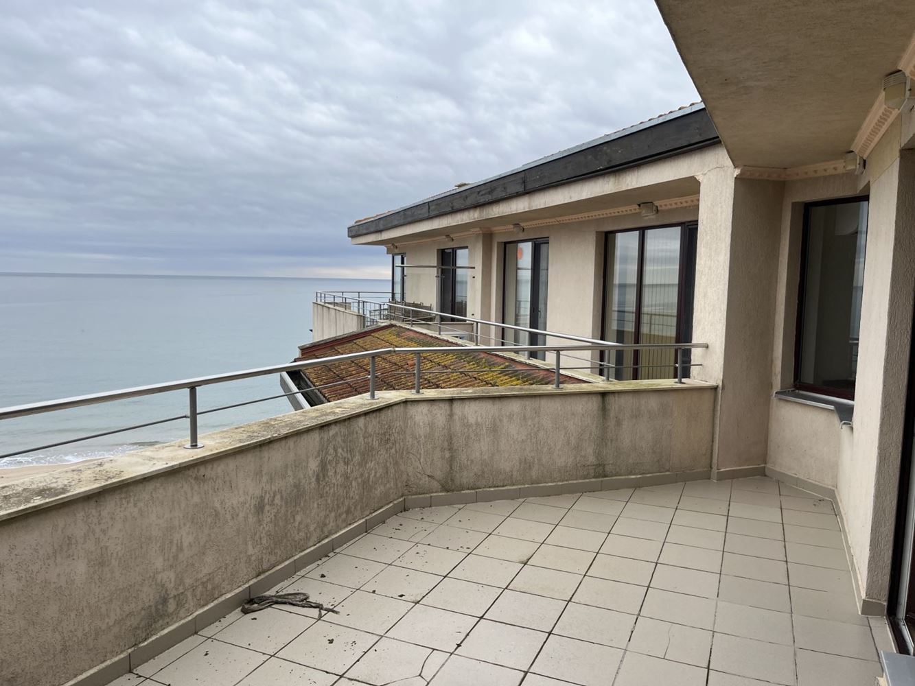Obzor – furnished one-bedroom apartment on the first line with panoramic sea view