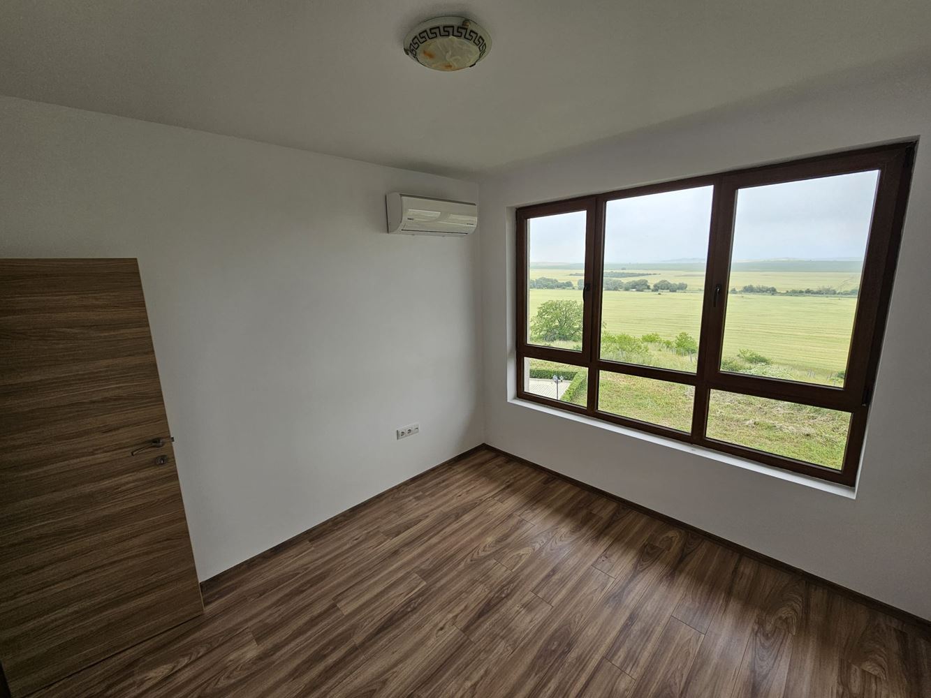 One-bedroom apartment with panoramic view in a peaceful complex near Aheloy