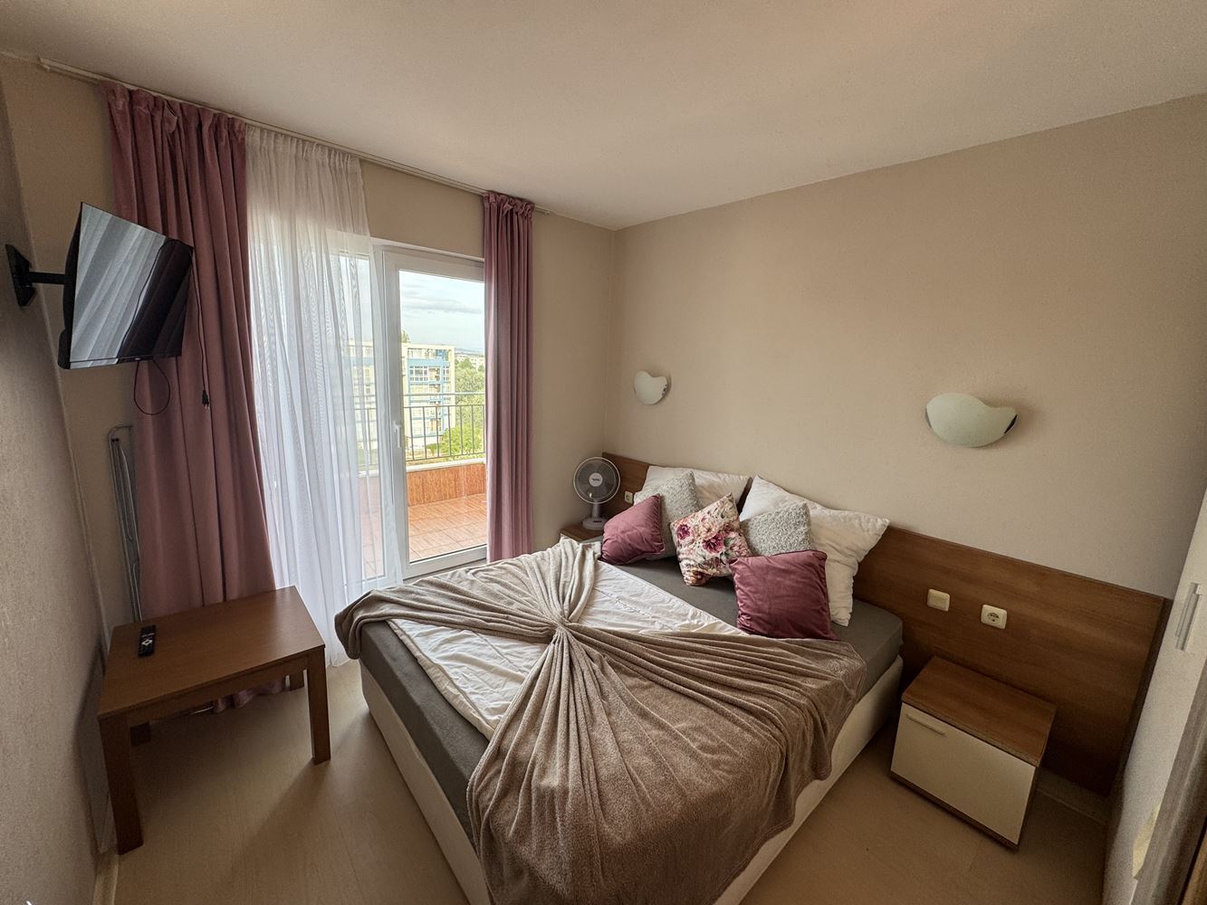 One-bedroom apartment with panoramic views in the heart of Sunny Beach