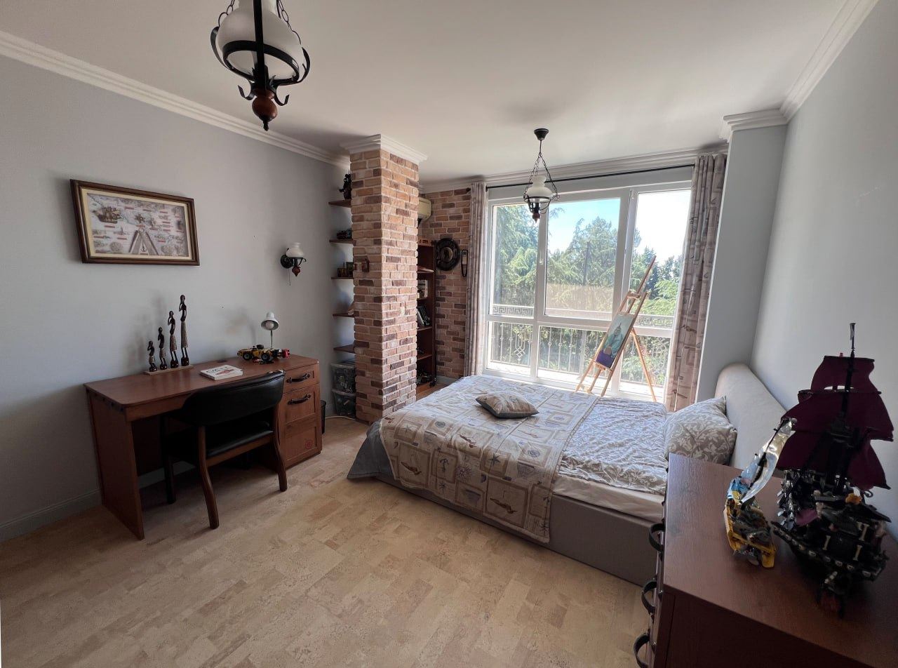 Spacious Three-Bedroom Apartment with Panoramic Sea View Only 50 Meters from the Beach – Low Maintenance Fee!