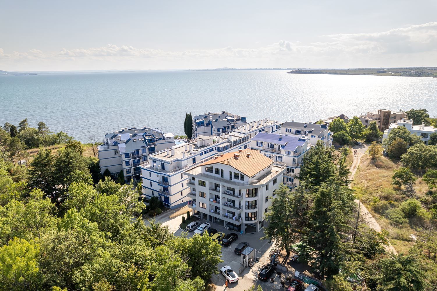 One-Bedroom Apartment on the First Sea Line in Pomorie – Panoramic Views of the Sea and Swimming Pool