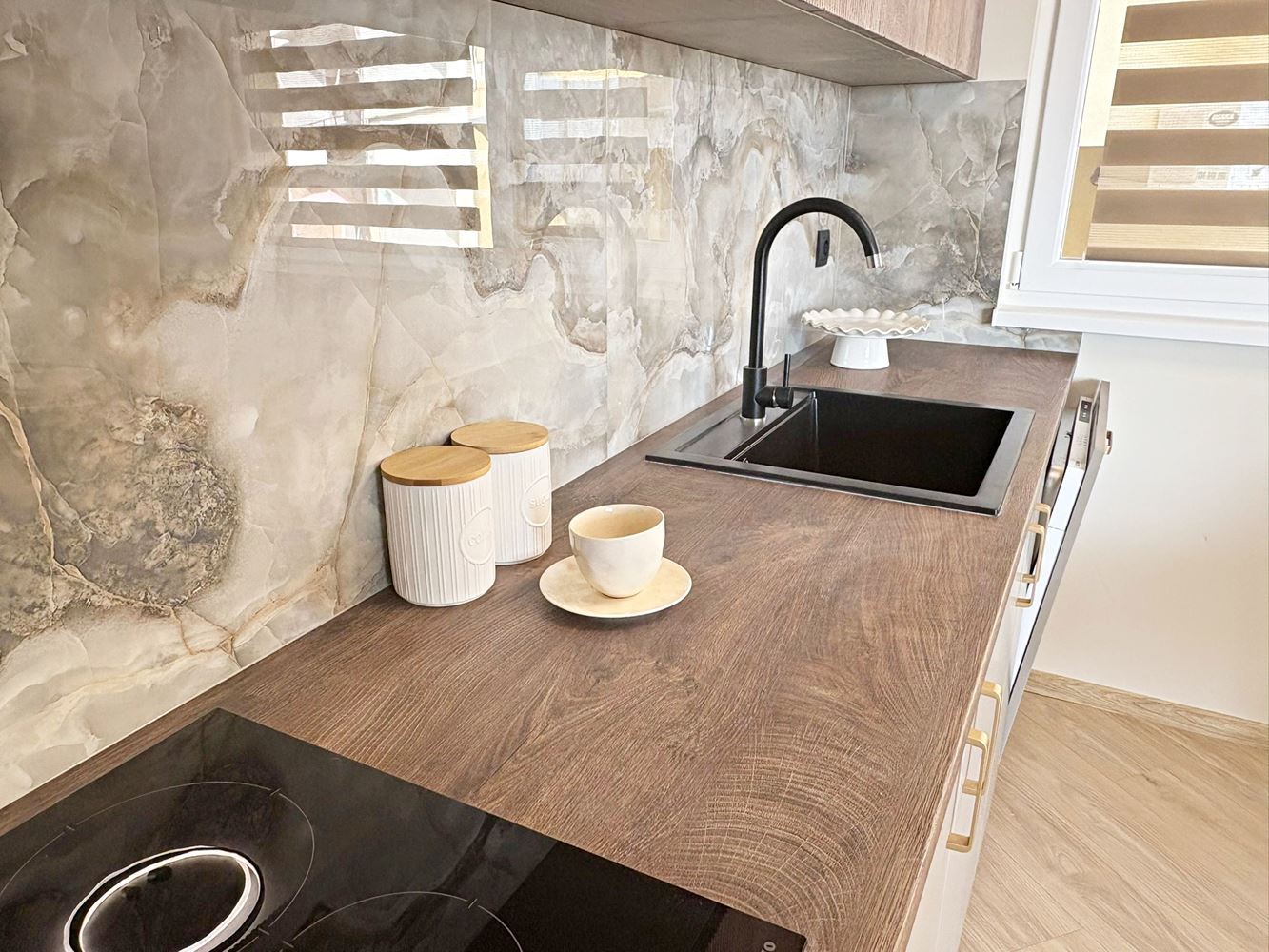 Two independent residential spaces with sea view in the center of Sveti Vlas – designer interior and private parking space