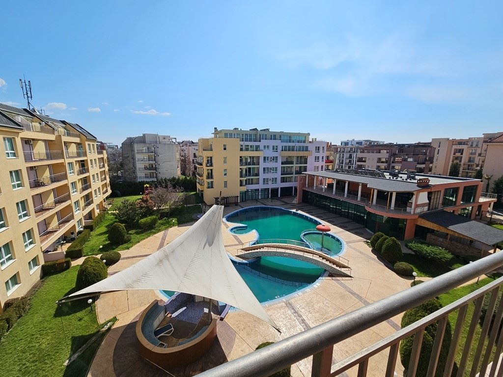 Stylish studio with panoramic pool view in Sunny Beach – ready for living and investment