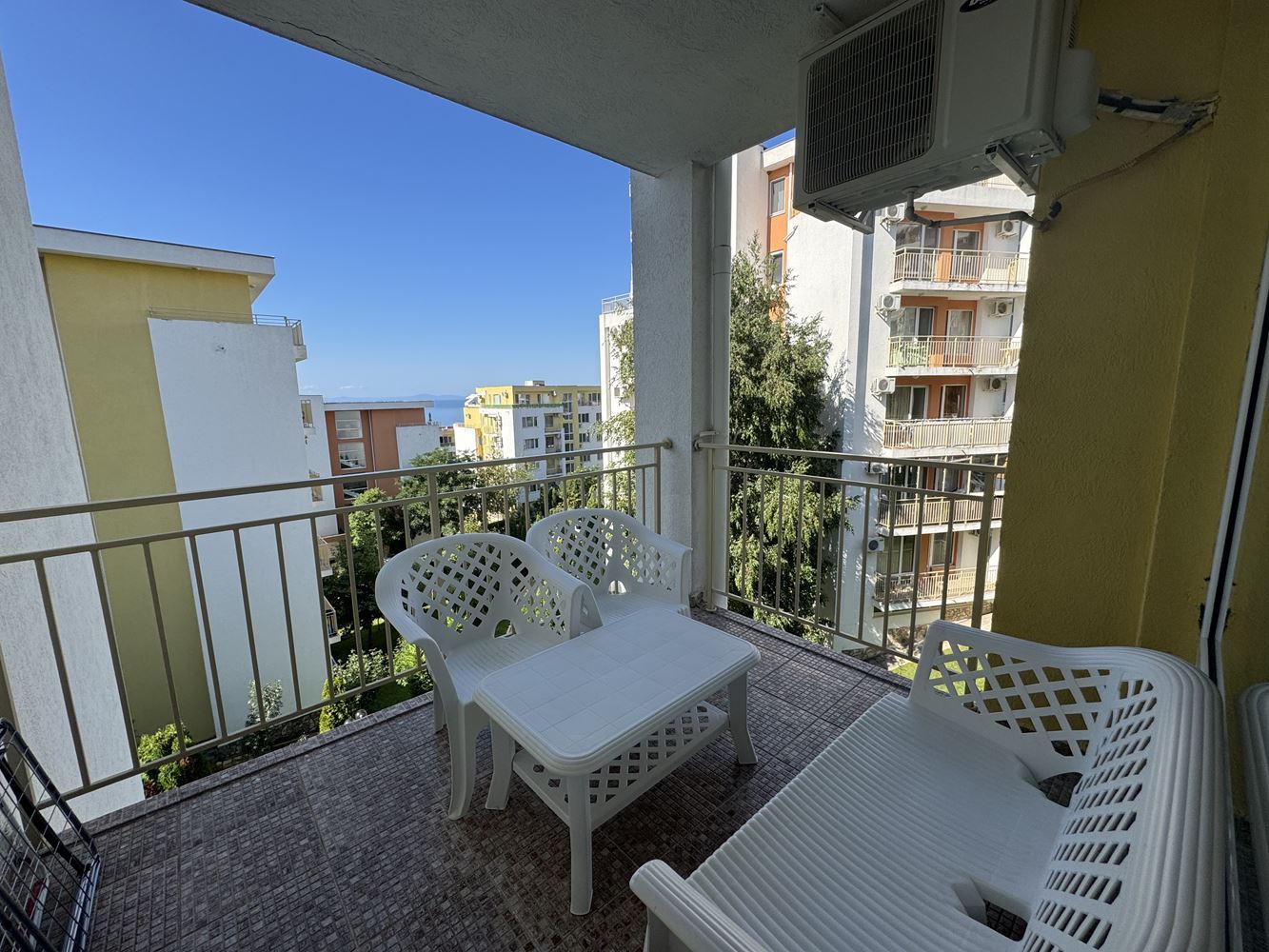 Spacious studio in Sveti Vlas with beautiful pool view – excellent investment by the sea