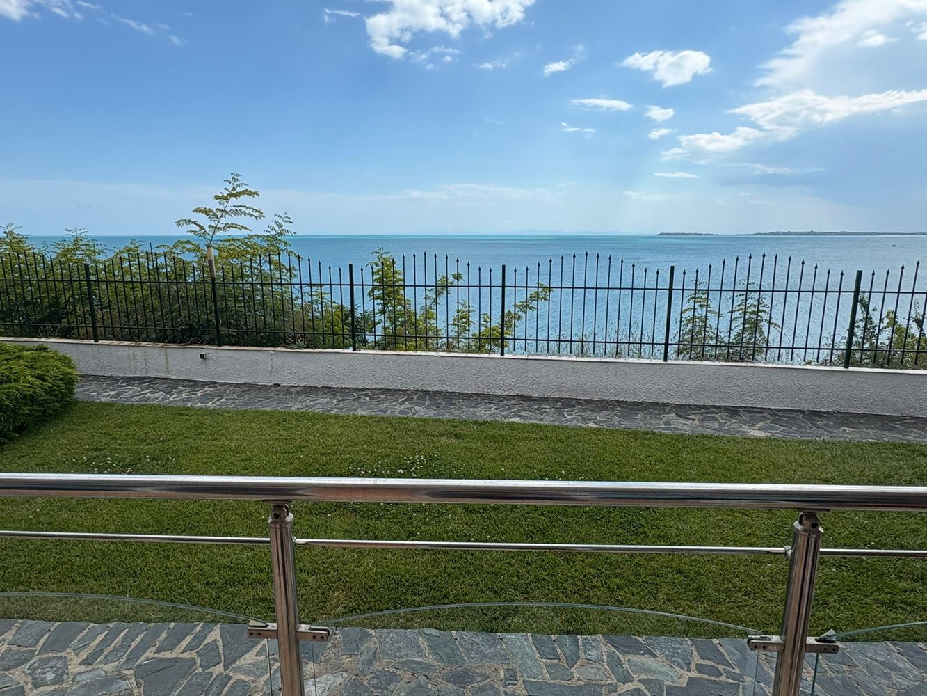 One-Bedroom Apartment with Direct Sea View in Sveti Vlas – Comfort, Tranquility and Resort Lifestyle