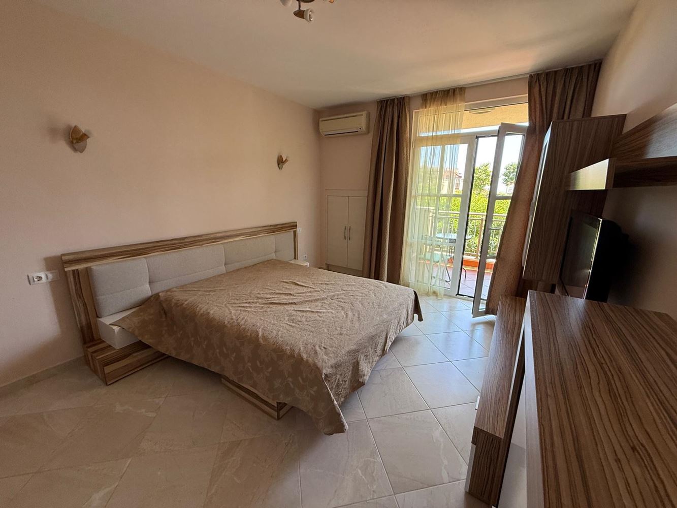 First Line in Chernomorets – Studio with Sea View