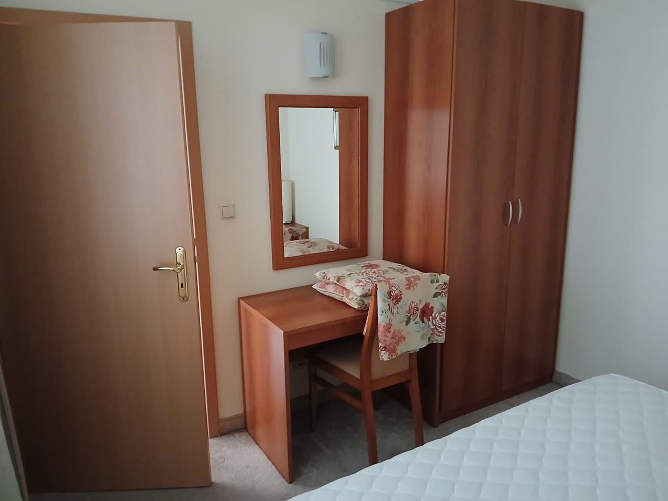 Attractive One-Bedroom Apartment on the First Line by the Sea in Pomorie – Comfort, Swimming Pools and Spa Facilities