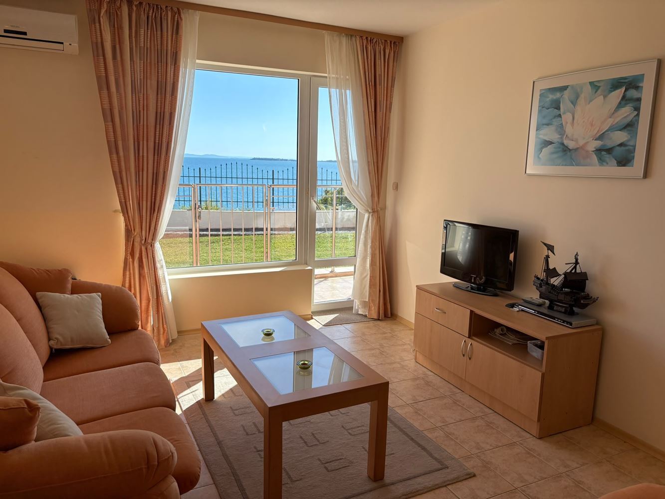First Line in Sveti Vlas – Spacious One-Bedroom Apartment with Sea View