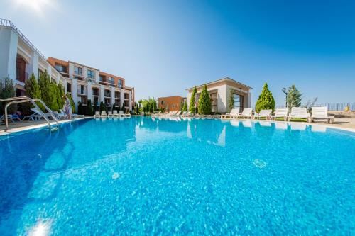 Cozy apartment in Sveti Vlas on the ground floor – sea, mountain and luxury complex