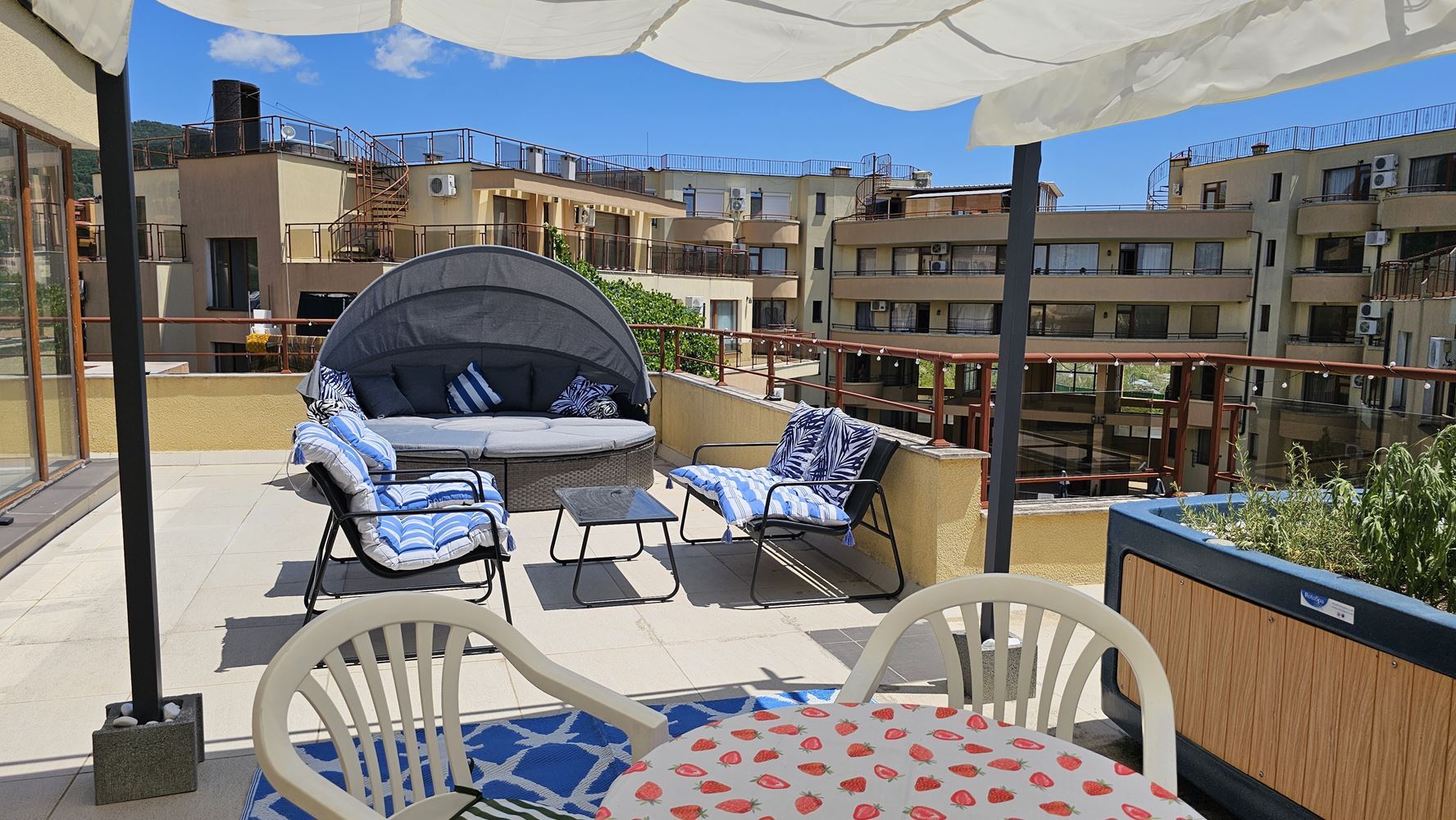 Two-Level Apartment with a Large Panoramic Terrace in a Prestigious Complex in Sveti Vlas