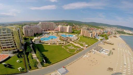 Luxury one-bedroom apartment in a prestigious first-line complex – comfort, style, and endless amenities