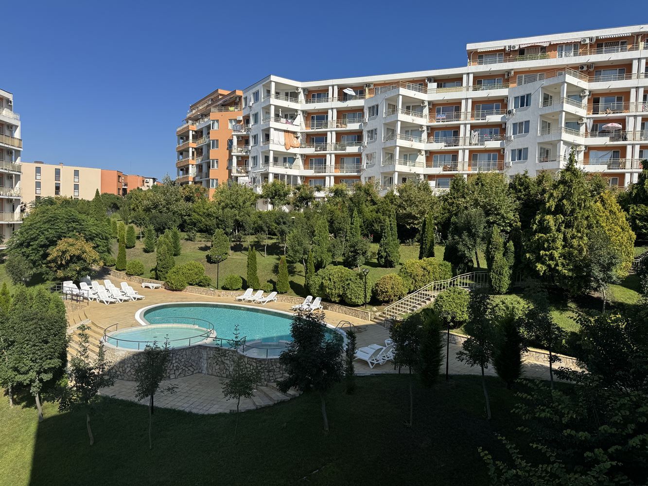 Spacious studio in Sveti Vlas with beautiful pool view – excellent investment by the sea