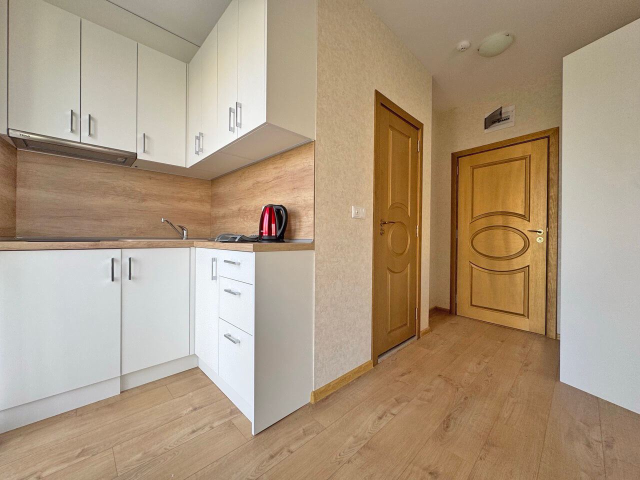 Bright studio in a luxury complex – perfect comfort by the pool