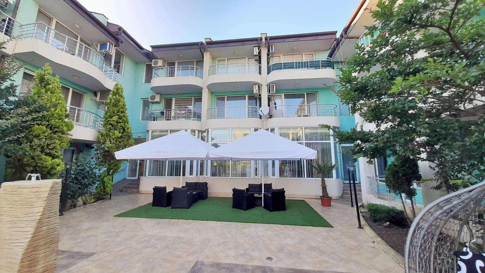 Comfortable One-Bedroom Apartment in a Year-Round Complex with Parking in Sarafovo  