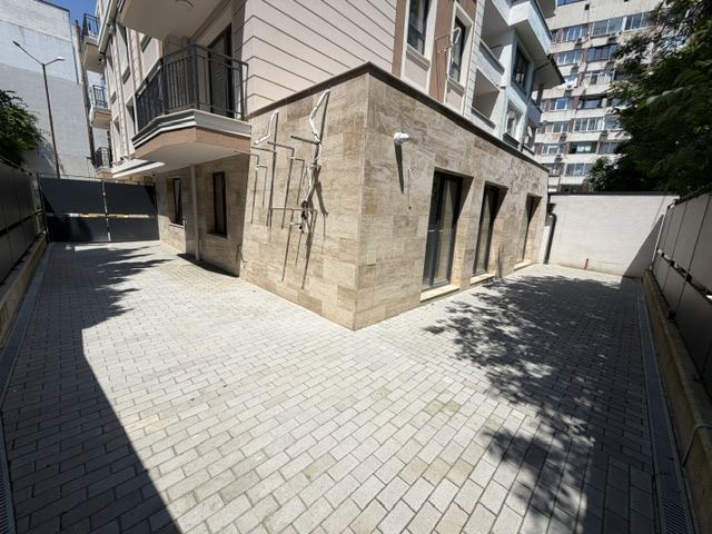 Two-bedroom apartment with private garden and two parking spaces in a new luxury building in the heart of Burgas