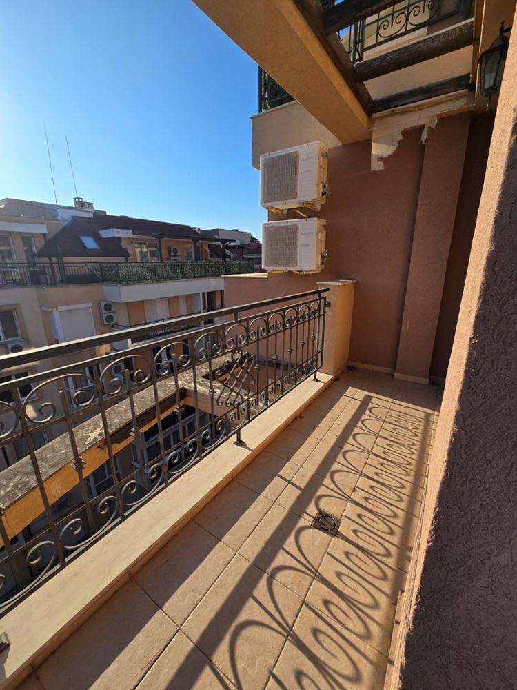 New One-Bedroom Apartment in Pomorie – Renovated, Ready for Furnishing, with a Spacious Balcony and Barbecue