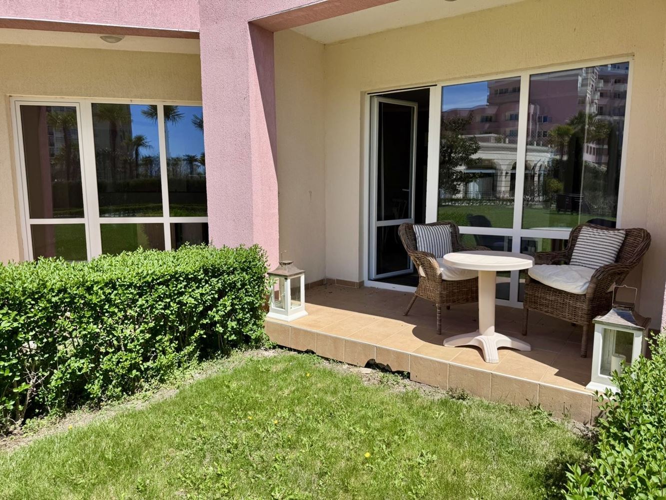 Luxury one-bedroom apartment in a prestigious first-line complex – comfort, style, and endless amenities