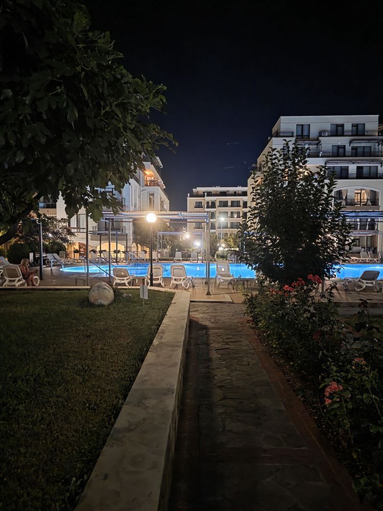 Sea Comfort with a Private Garden – One-Bedroom Apartment Just Steps from the Beach in Sveti Vlas