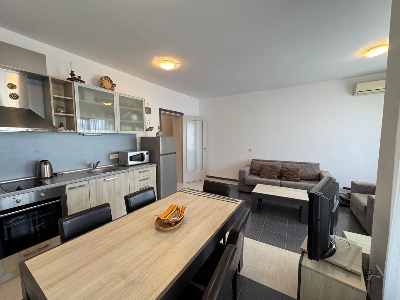 Two-bedroom apartment with sea panorama and private beach in a prestigious complex in Chernomorets
